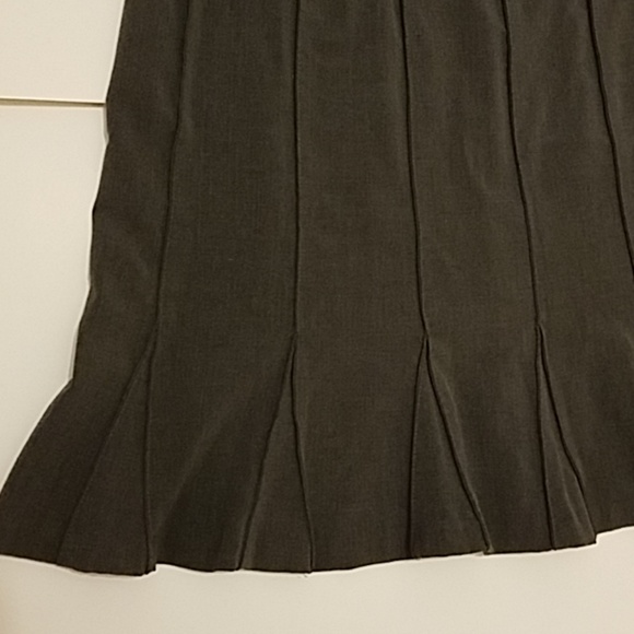 Pretty Grey Pencil Skirt with Flair sz 8 - Picture 2 of 3